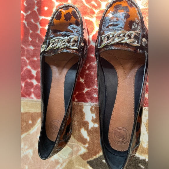 Animal Print Loafers w/ Chain detail Sz 8.5M - Picture 5 of 6